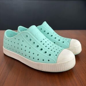 Native: Jefferson Slip-On Sneakers, size 1